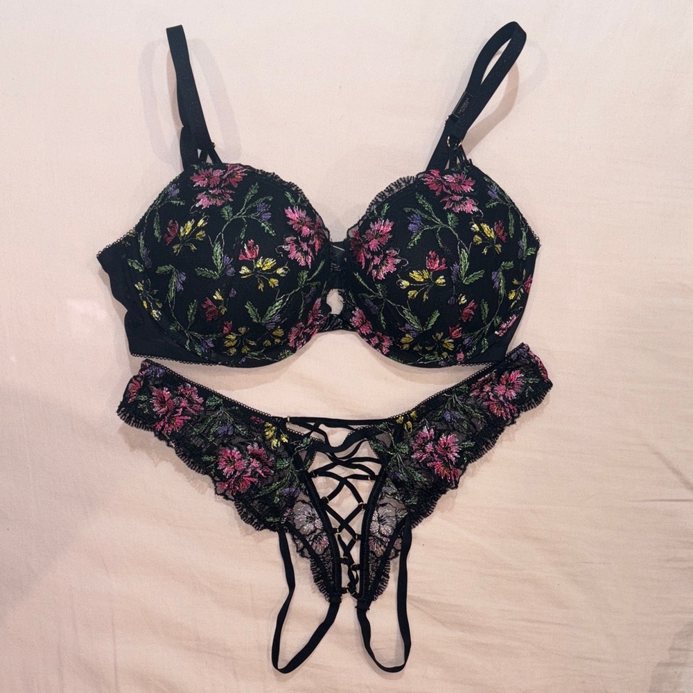 NWT Victoria’s Secret Floral Lace Lingerie Set - Black and Pink